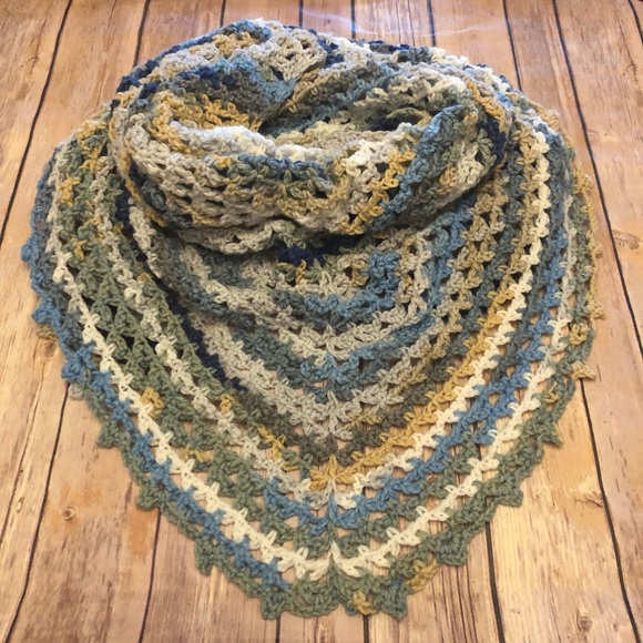 Krochet by Kristy Accessories - Triangle scarf